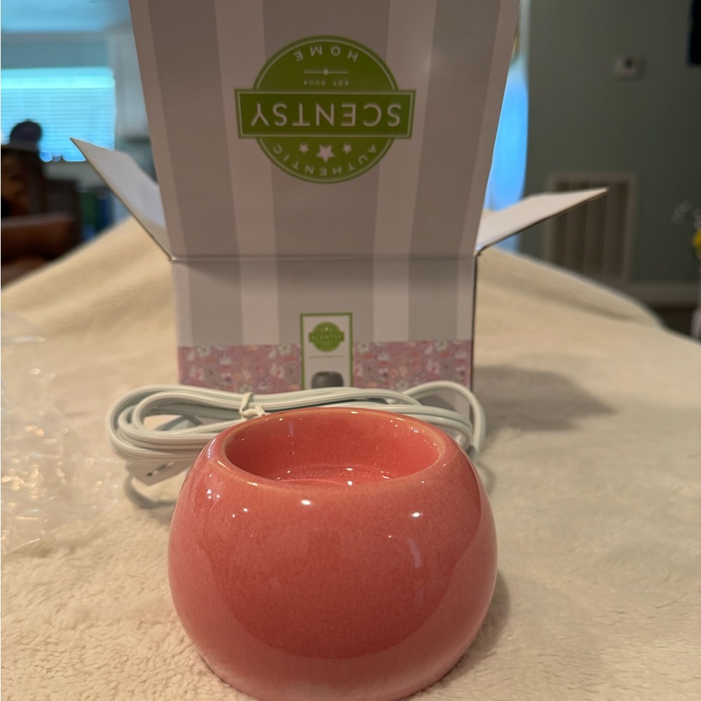 Scentsy Petal Pink Wax Warmer